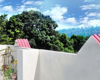 Homestay Choudhary Mansion - Rāmnagar - Balcony