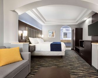 Days Inn & Suites by Wyndham Houston Hobby Airport - Houston - Phòng ngủ