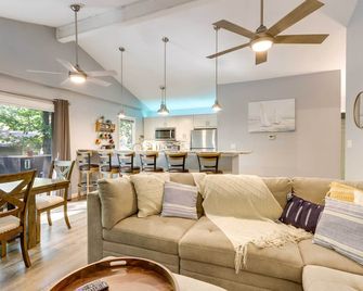 Furnished Patio Home in Tan Tar A Estates - Osage Beach - Living room