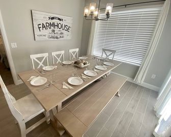 Brand new build 4B/3.5B in Zions Village w/Hot Tub - Hurricane - Jídelna