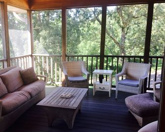 Plan your reunion/gathering now in beautiful rural South Central Wisconsin - Cambridge - Balcón