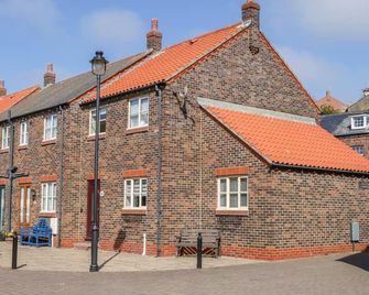 Abrahams Cottage - Whitby - Building