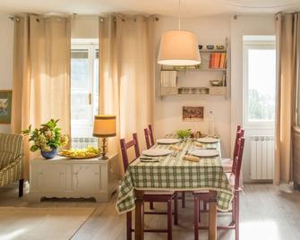 Apartment in Madonna di Campiglio, 700 months from the village, 100m from the lifts - Madonna di Campiglio - Jadalnia