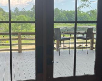 Sleep with the birds, in a cabin aloft in the oaks. - Picayune - Balkon