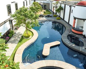 The Latit Hotel Querétaro - קרטארו - בריכה