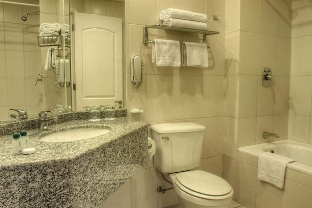 Hotel Diego de Almagro Aeropuerto - Santiago - Bathroom
