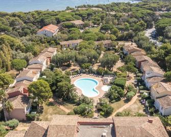 Résidence Pierre & Vacances le Hameau de la Pinède - Hyères - Pool