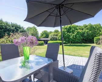 Holiday Home in Texel near the Beach - De Koog - Patio