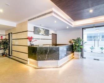 Octave Hotel - Double Rd - Bengaluru - Front desk