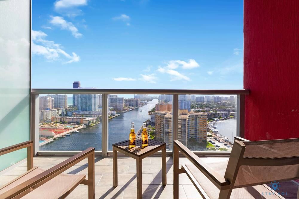 Infinite View Balcony Pool Near Beach - Hallandale Beach - Balkon