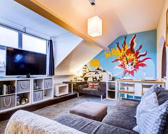 Entire artistic open-apartment - Westcliff-on-Sea - Living room