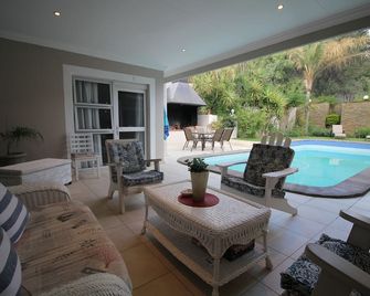 House on Olof Palme - ווינדהוק - בריכה