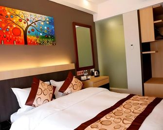 لوت 10 بوتيك هوتل كوتشينج - كوتشينغ - غرفة نوم