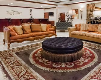 Baymont by Wyndham Henderson - Henderson - Living room