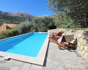 Villa Katarinini Dvori - Baška - Piscina