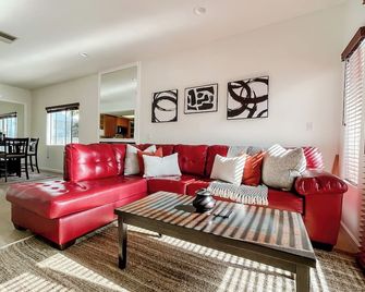 Weho/Beverly Hills Luxury 2bd/2.5ba + Balconies - Los Angeles - Living room