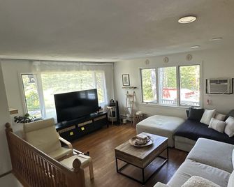 Spacious 4-bedroom house in charming Springfield with AC, fitness room - Springfield - Sala de estar