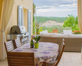 Exceptional villa with swimming pool. Magnificent view of Lac Ste Croix - Bauduen - Balcon