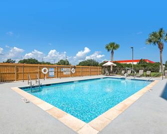 Hampton Inn & Suites Pensacola I-10 North at University Town Plaza - Pensacola - Pool