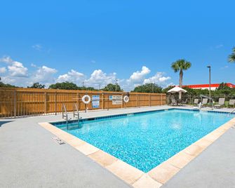 Hampton Inn & Suites Pensacola I-10 North at University Town Plaza - Pensacola - Pool