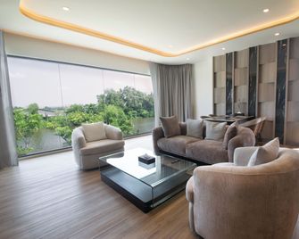 Phetara Hotel Mahachai by Pcl - Samut Sakhon