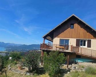 The Chalet Gaby, House with panoramic view on the lake of Serre Ponçon - Saint-Apollinaire - Edificio