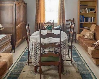 Amazing Home In Trynisze Moszewo - Ciechanowiec - Comedor