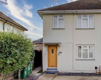 Cosy Luxury studio cabin centrally located in Crayford, Greater london. - Dartford - Building