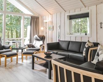 3 Bedroom Nice Home In Esbjerg V - Esbjerg - Vardagsrum