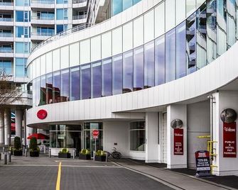 Pinnacle Hotel at the Pier - North Vancouver - Bâtiment