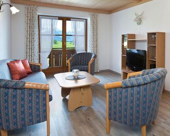 Salenberghof Ferienwohnung Bergsee - Rieden am Forggensee - Huiskamer