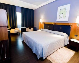 Apartamentos Gran Lakua - Vitoria-Gasteiz - Bedroom