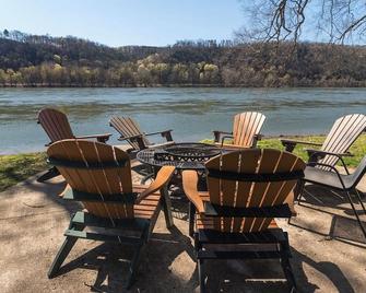 Peaceful 3BR Riverfront - Hot Tub, River Access, Views, Pet Friendly w/ Fee - Northumberland - Patio