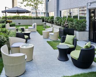 Hotel Ease Tsuen Wan - Hong Kong - Patio