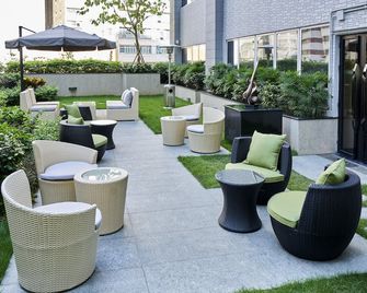 Hotel Ease Tsuen Wan - Hong Kong - פטיו