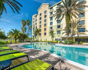 Comfort Suites Maingate East - Kissimmee - Piscina