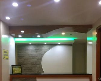 El Rancho Hotel Alabang - Muntinlupa - Front desk