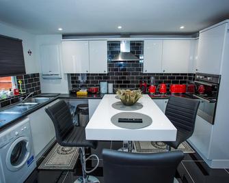 Phamphy Luxury Home - Belvedere - Kitchen