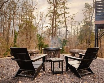 Treeloft At Basecamp - Perryville - Patio