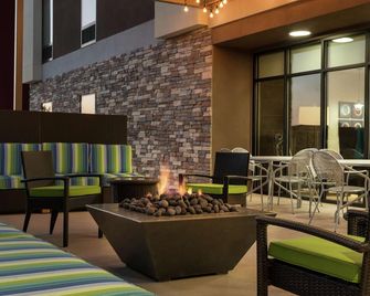 Home2 Suites by Hilton Alexandria - Alexandria - Patio