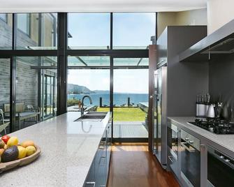 The Weaver Beach House @ Sandon Point - Bulli - Kitchen