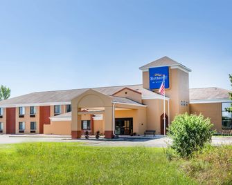 Baymont by Wyndham Mukwonago - Mukwonago - Edificio