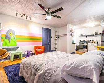 Mural studio-near Plaza District - Oklahoma City - Bedroom