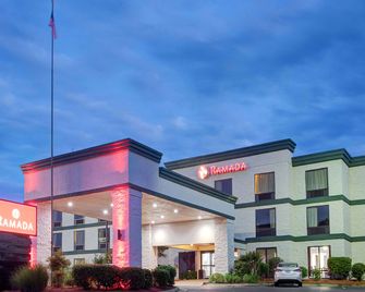 Ramada by Wyndham Pearl/Jackson Airport - Pearl - Gebäude