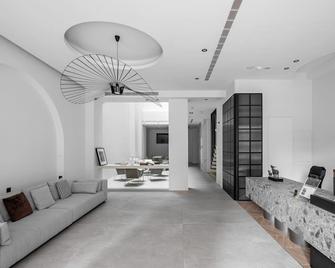 Black Horn B&B - Hengchun Township - Living room