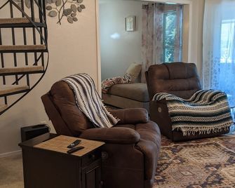 Secret City Manhattan Project Los Alamos Nm / Albuquerque International Balloon - Los Alamos - Obývací pokoj