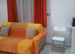 New two-room apartment on the ground floor in the center of Reggio Calabria - Reggio di Calabria - Olohuone