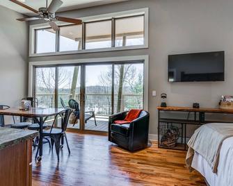 Pilot Cove Studio Cabin - Modern Luxury W/ Nature! - Pisgah Forest - Dining room
