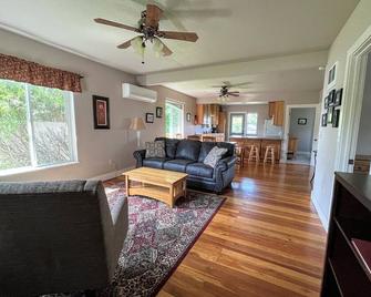 Affordable Vacation Home Near Flathead Lake - Polson - Obývací pokoj