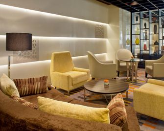 Holiday Inn Mumbai International Airport By IHG - Bombay - Lounge
